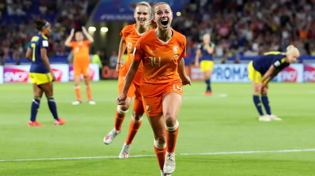 Nizozemka Jackie Groenenová slaví gól proti Švédsku