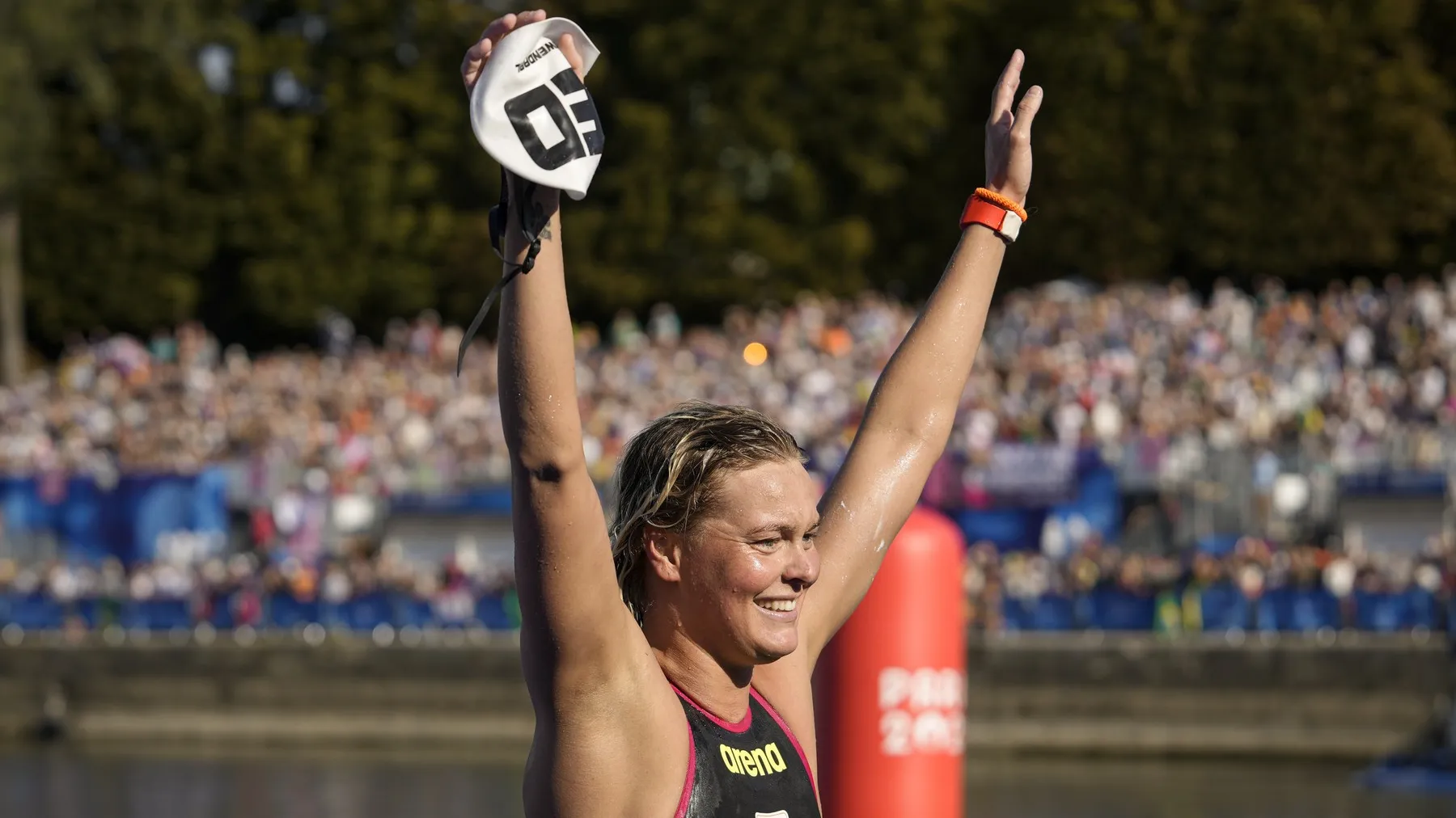 Závěr plaveckého závodu žen na 10 km