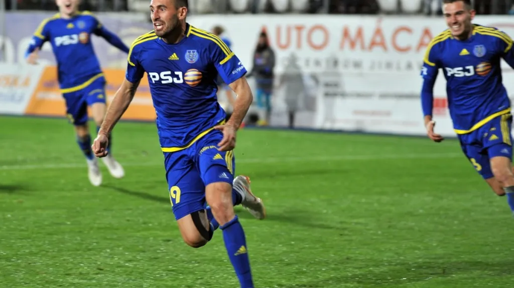 Lukáš Zoubele se raduje z branky