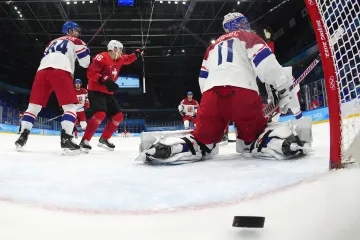 Brankář Šimon Hrubec inkasuje gól v utkání se Švýcarskem