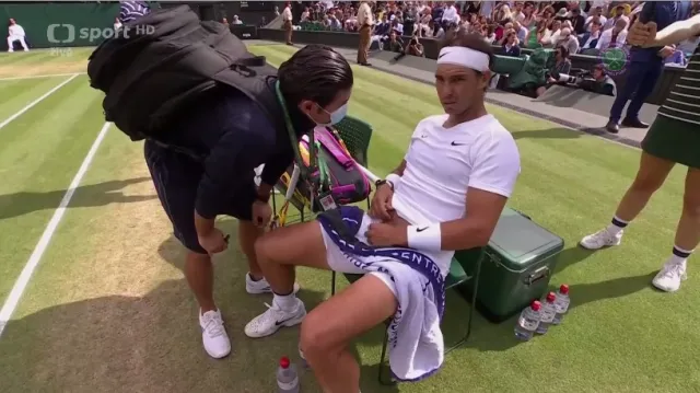 Nadal kvůli zranění odstoupil před semifinále z Wimbledonu