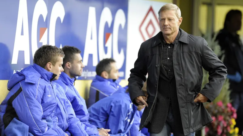 Trenér Ščasný na lavičce Teplic