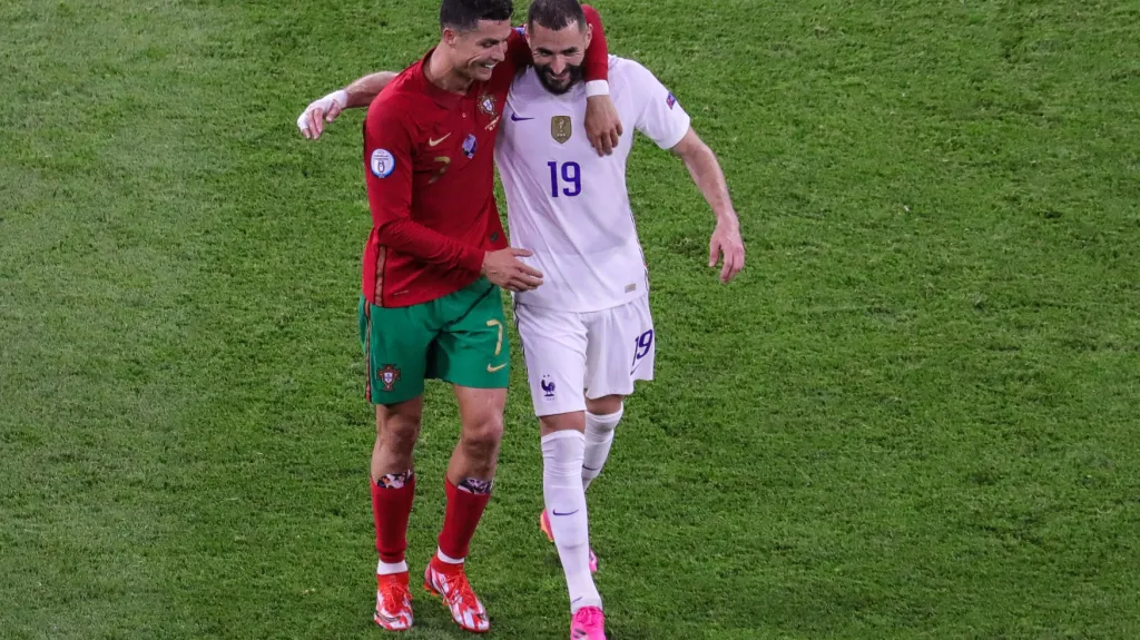 Ronaldo a Benzema v objetí
