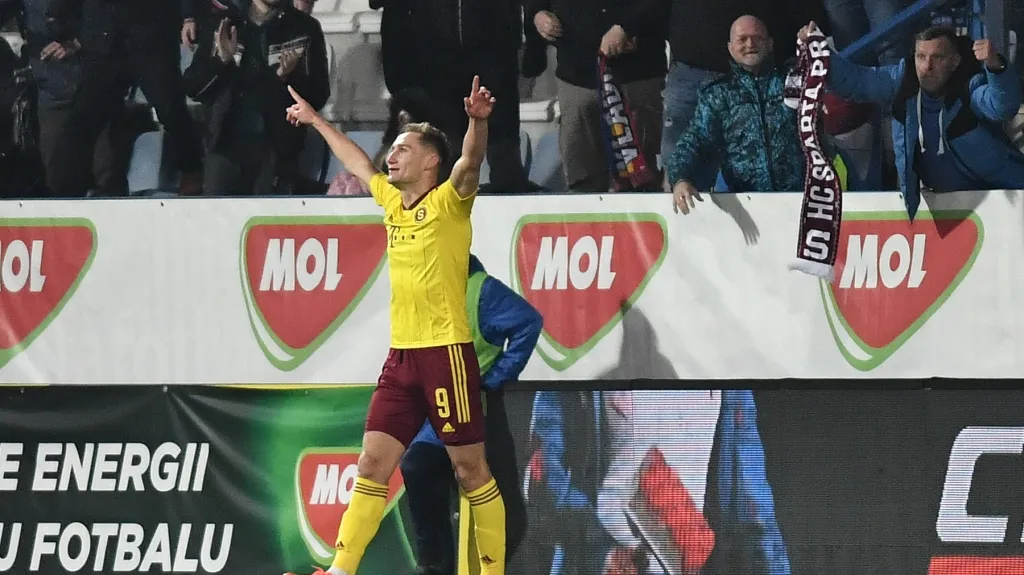 Jan Kuchta se raduje z branky