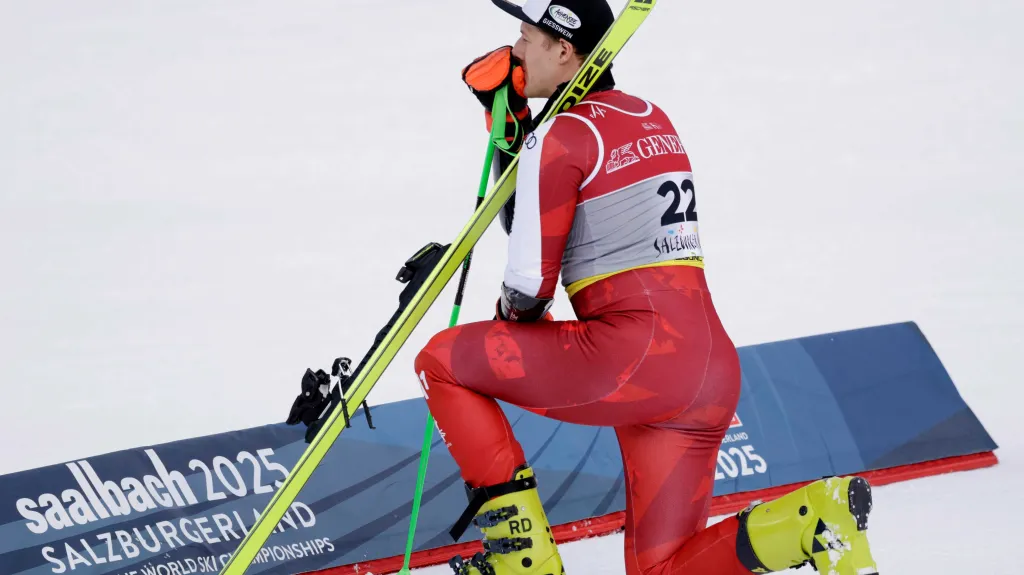 Raphael Haaser slaví triumf na MS