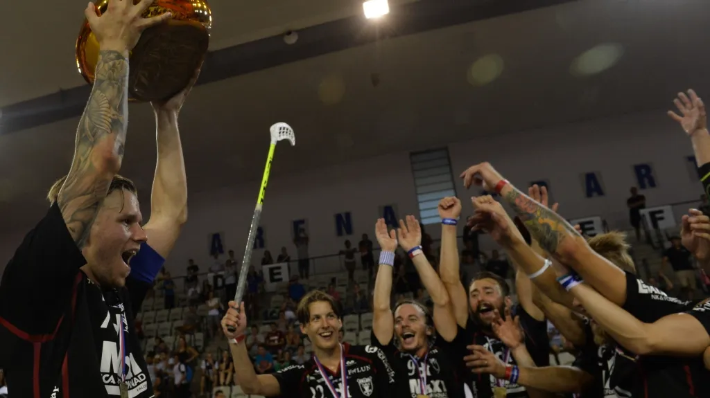 Radost florbalistů Falunu po zisku Czech Cupu