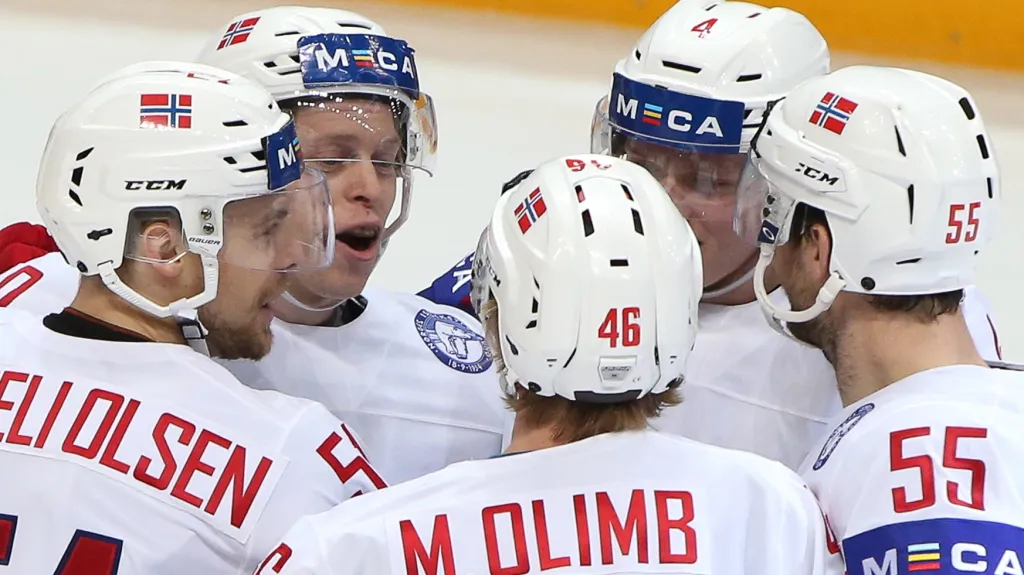 Norové slaví vítězství nad Lotyši