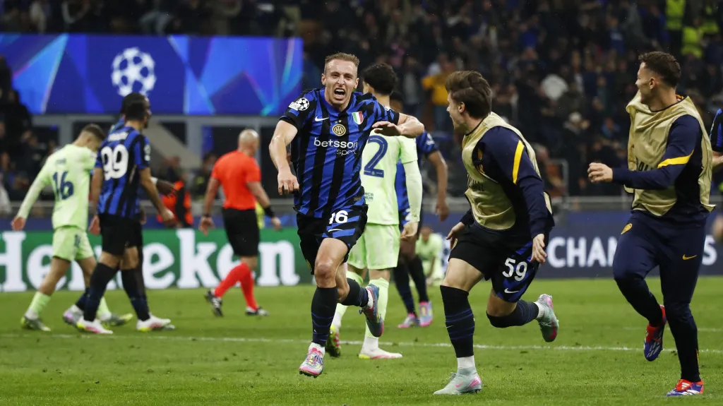 Davide Frattesi slaví vítězný gól Interu