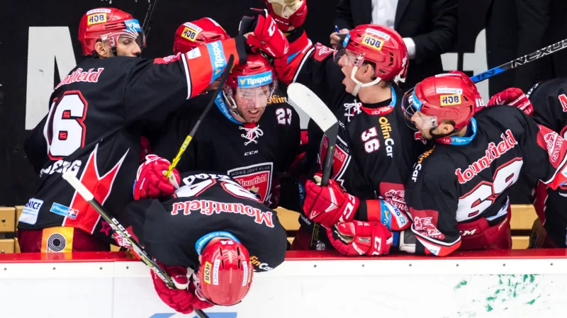 Slavící hokejisté Hradce Králové