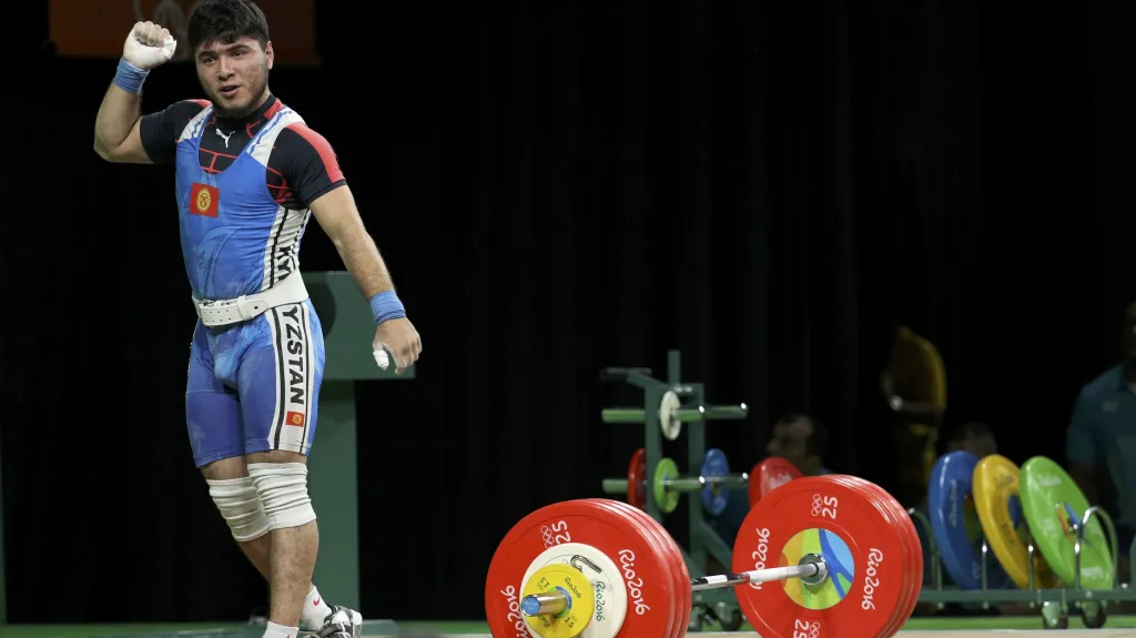 Izzat Artykov se musí s medailí rozloučit