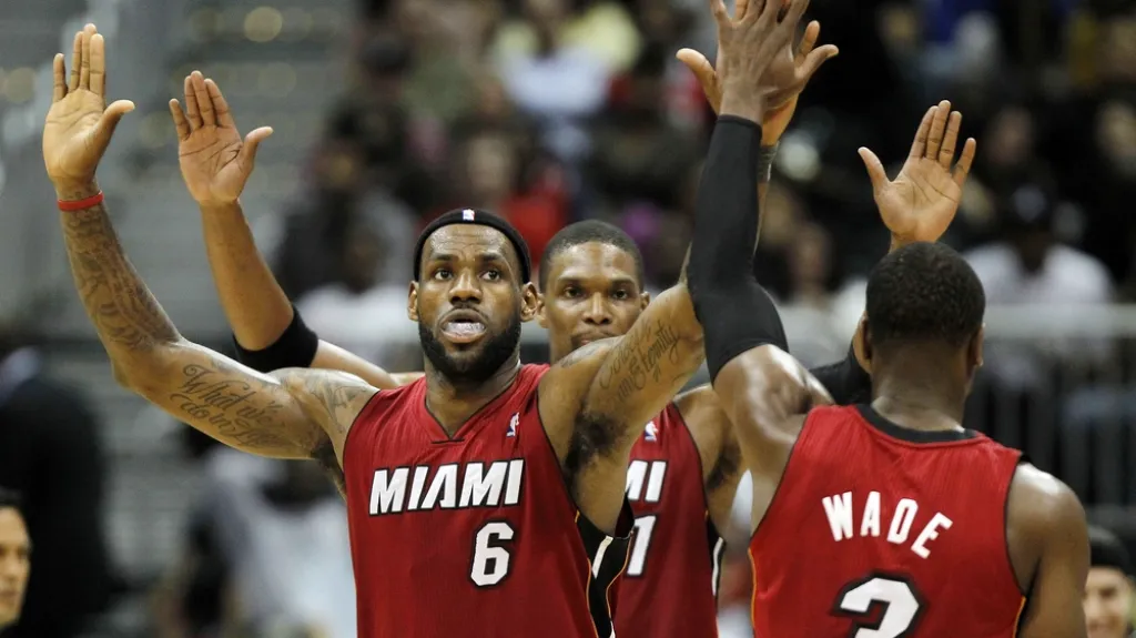 LeBron James se raduje se spoluhráči