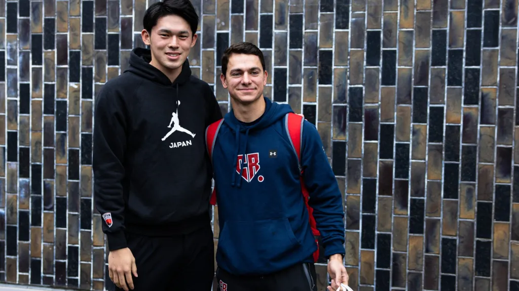 Roki Sasaki a Willie Escala