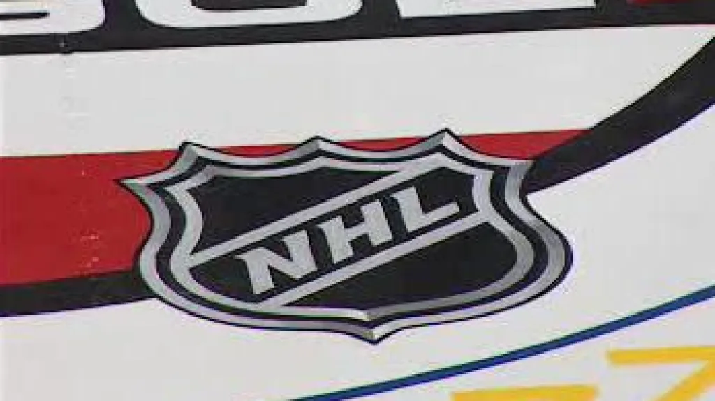 Logo NHL na ledové ploše
