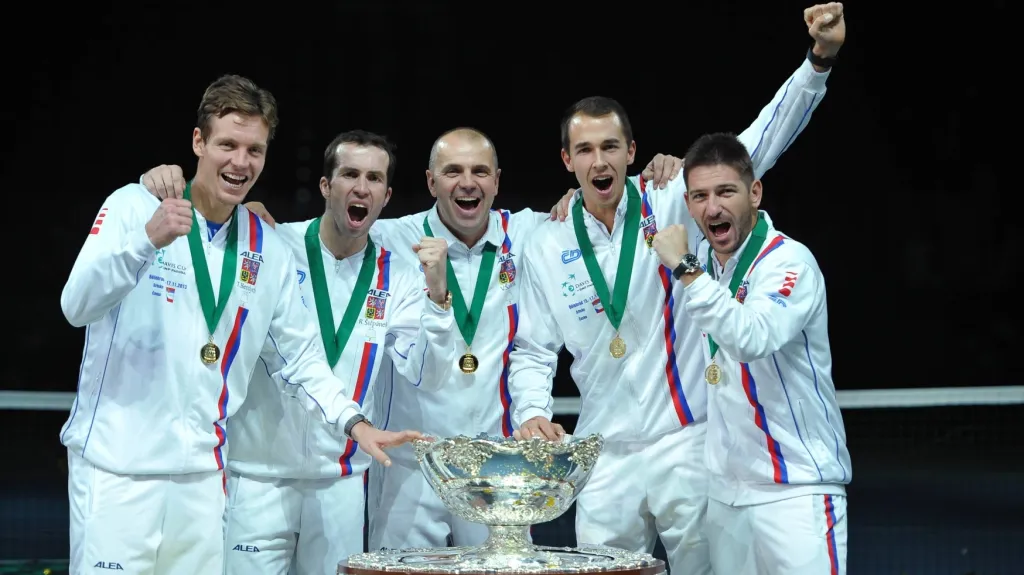 Radost českých tenistů po vítězství v Davis Cupu