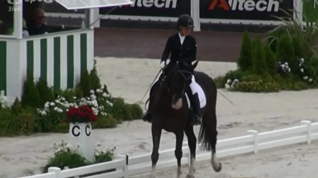 Jezdkyně Vištalová si udržela naději na finále, na úvod byla dvaadvacátá