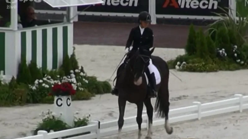 Jezdkyně Vištalová si udržela naději na finále, na úvod byla dvaadvacátá