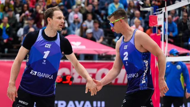 Perušič se Schweinerem zahájili ostravský turnaj výhrou nad Chilany