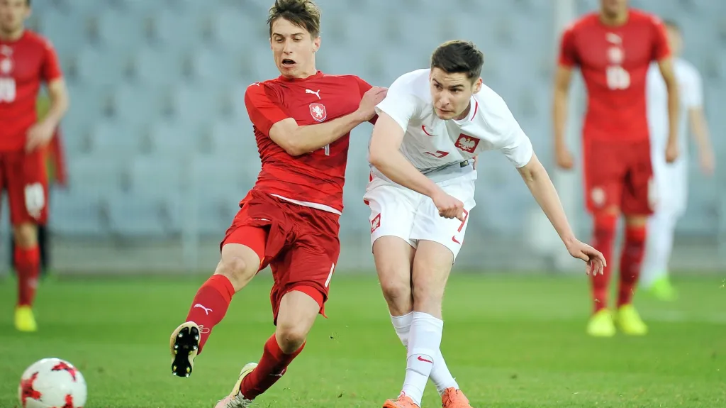 Michal Sáček v souboji s Polákem Jaroslawem Niezgodou