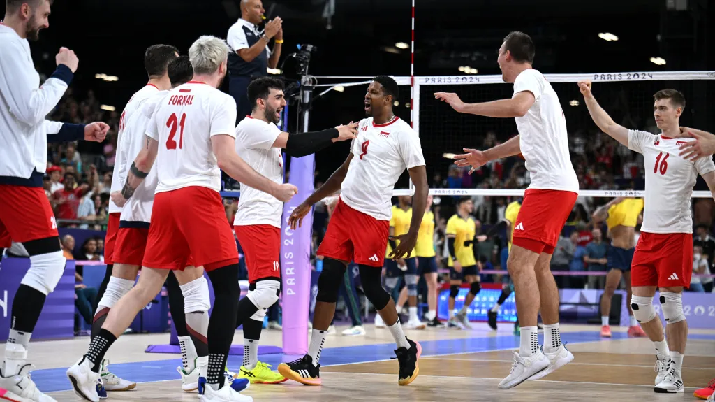 Volejbalisté Polska se radují po výhře nad Brazilci