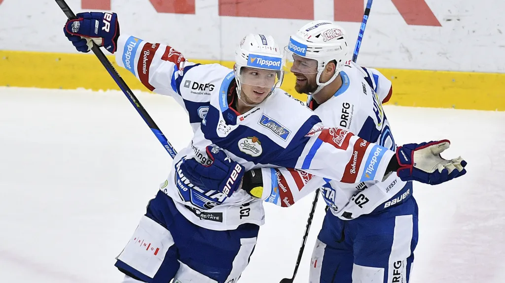 Útočník Komety Daniel Rákos slaví branku