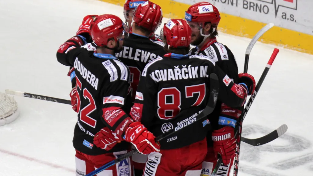 Radost třineckých hokejistů po vstřelené brance