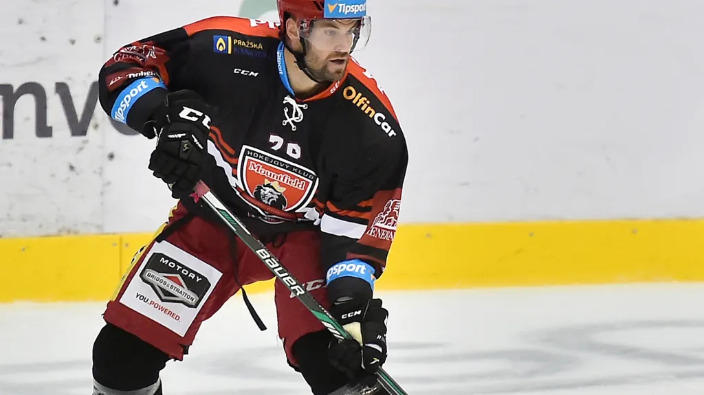 Útočník Radek Smoleňák v dresu Hradce Králové