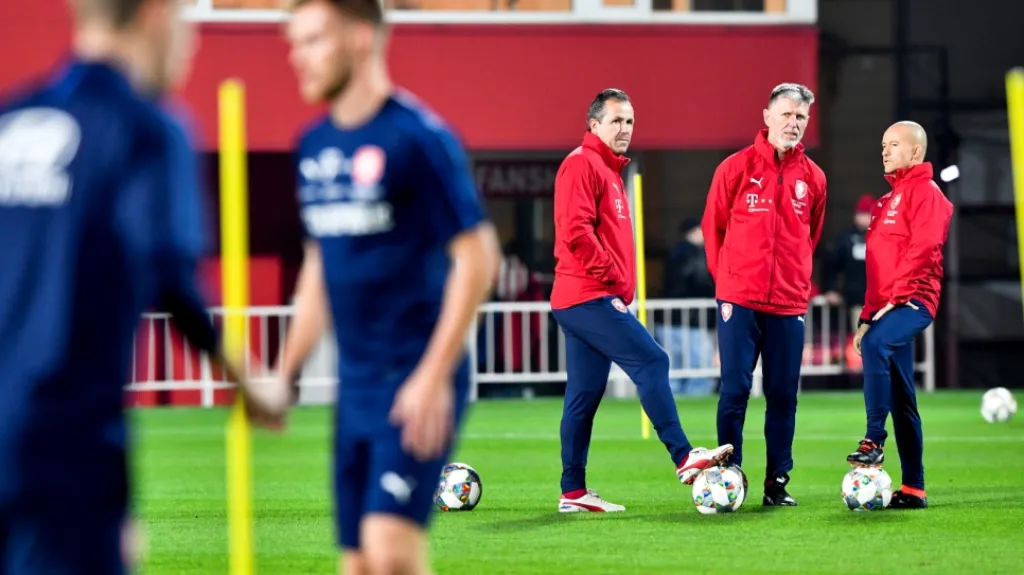 Jaroslav Šilhavý s asistenty Tomášem Galáskem a Jiřím Chytrým