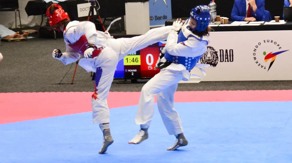 Petra Štolbová (vlevo)