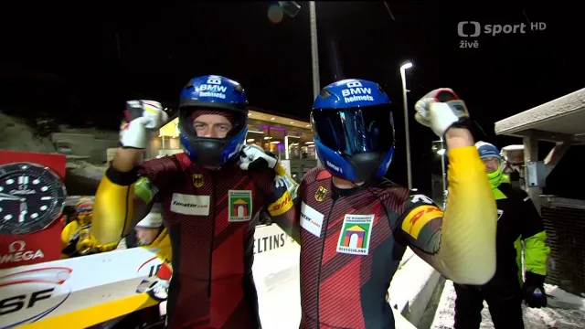 Vítězná jízda dvojbobu Johannese Lochnera ve Winterbergu