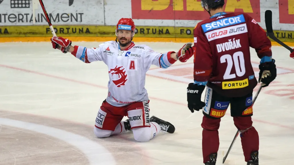 Vladimír Dravecký z Třince oslavuje gól v síti Sparty