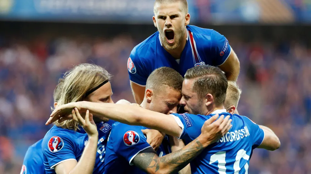 Slavící fotbalisté Islandu