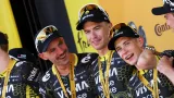 Tým Visma-Lease a Bike slaví vítězství v první etapě Tour de France