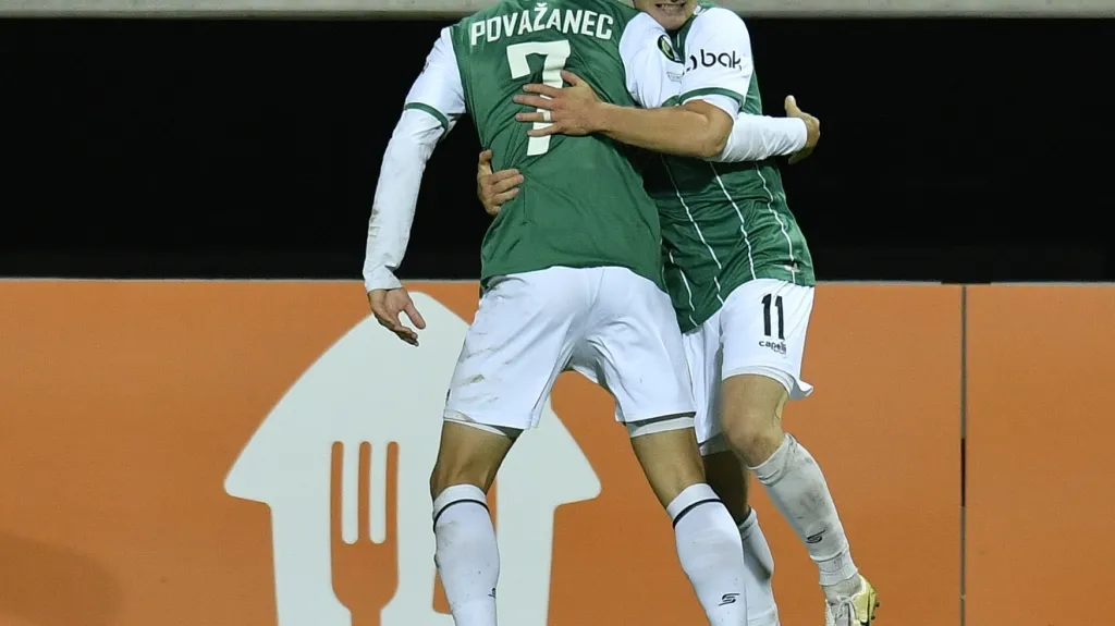 Fotbalisté Jablonce se radují z gólu v Evropské lize