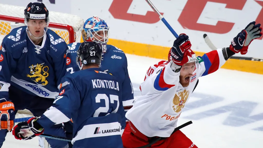 Michail Grigorenko se raduje z gólu Ruska v duelu s Finskem