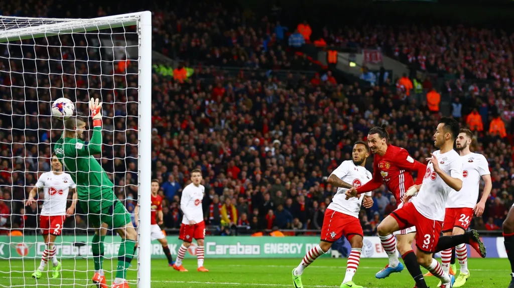 Zlatan Ibrahimovic rozhoduje finále Ligového poháru