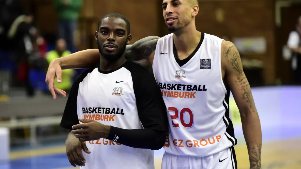 Bryon Allen a Diamon Simpson v dresu Nymburka