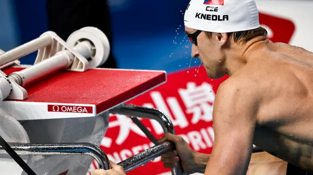 Knedla znovu posunul český rekord na 100 m znak a je ve finále ME