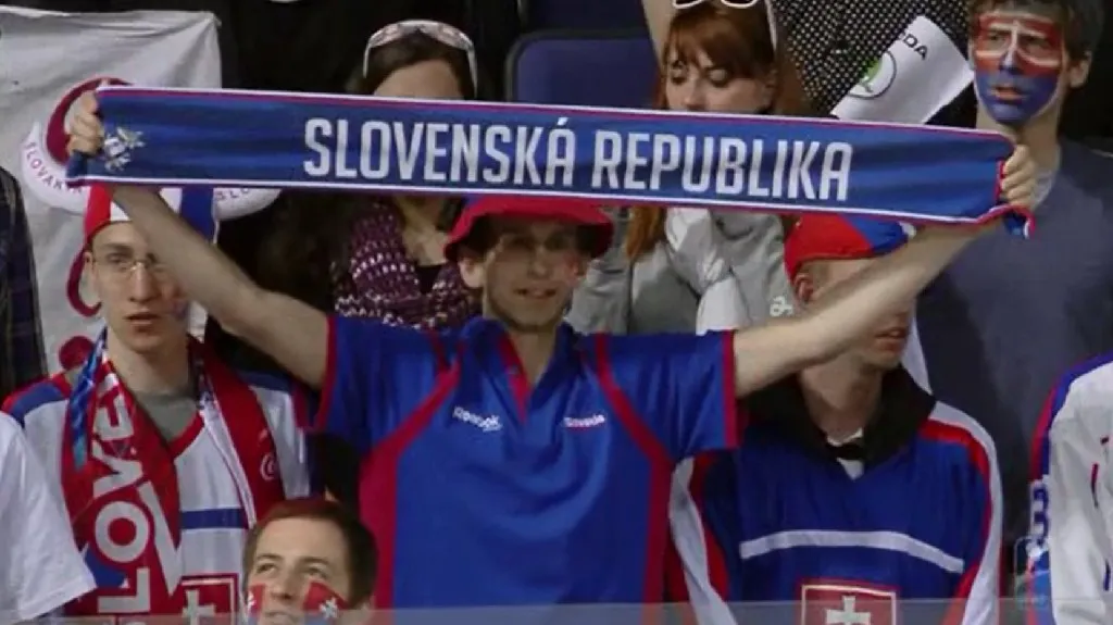 Úvodní duel Slováků uveden poloviční hymnou