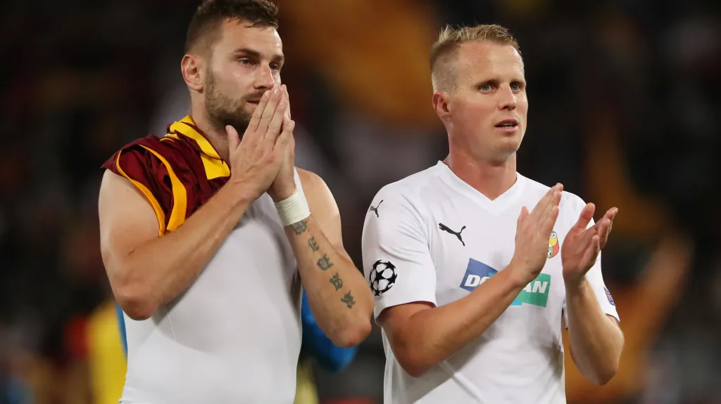 Radim Řezník (vlevo) a David Limberský z Plzně po utkání s AS Řím