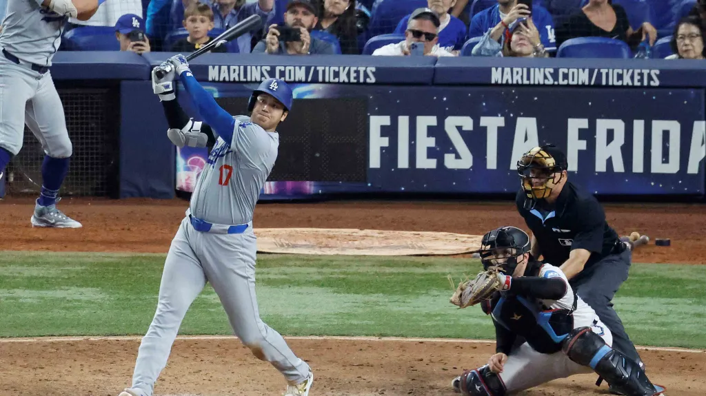Šohej Ohtani odpaluje svůj 50. homerun v sezoně