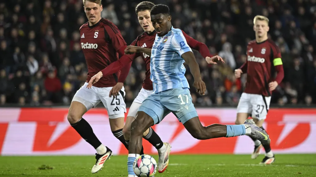 Rafiu Durosinmi v utkání se Spartou