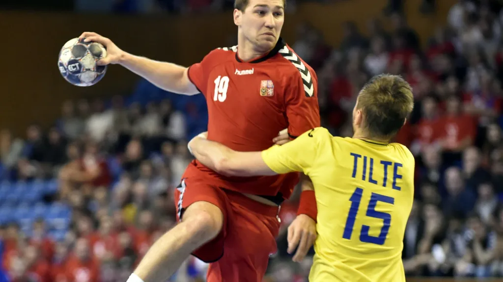 Tomáš Babák v souboji s ukrajinskou obranou