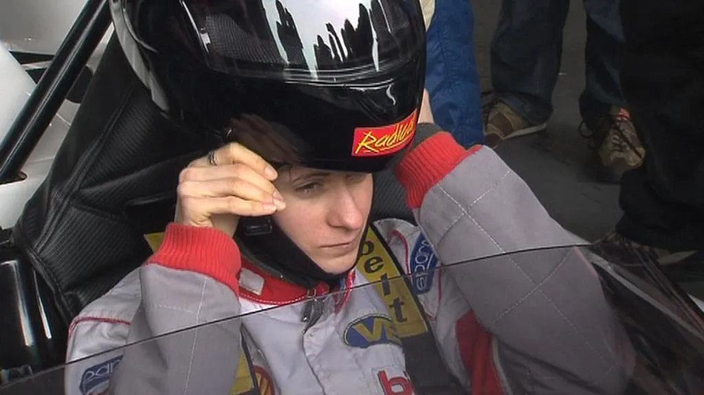 Martina Sáblíková usedá do formule