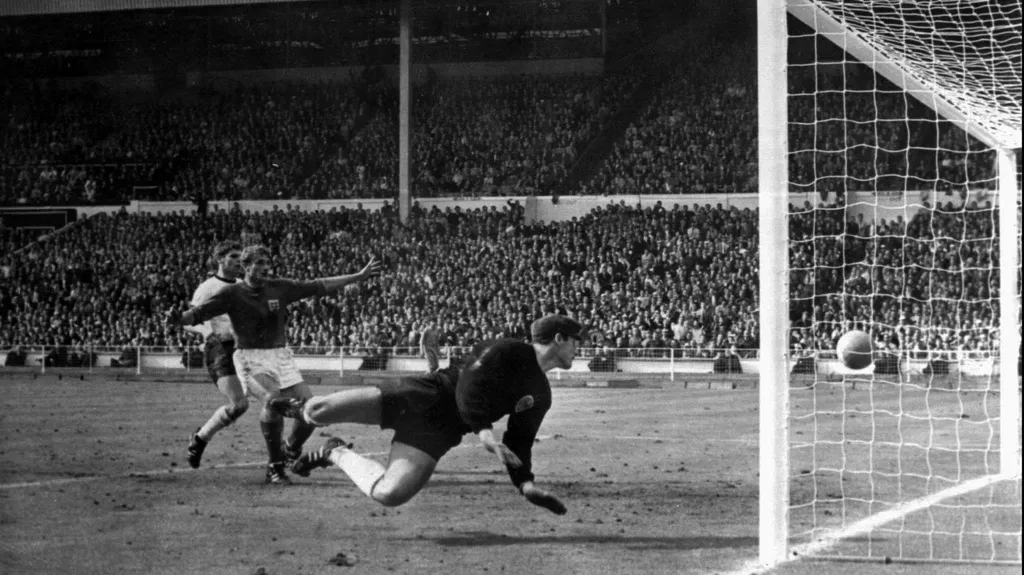 Gól Angličana Geoffa Hursta ve finále MS 1966