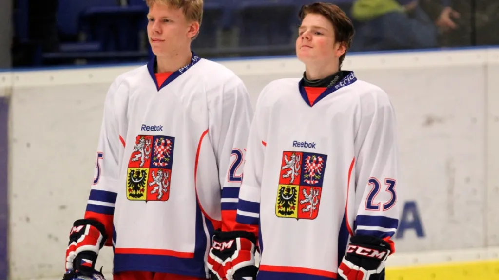 Bratři Ondřej Kaše a David Kaše v dresu hokejové dvacítky