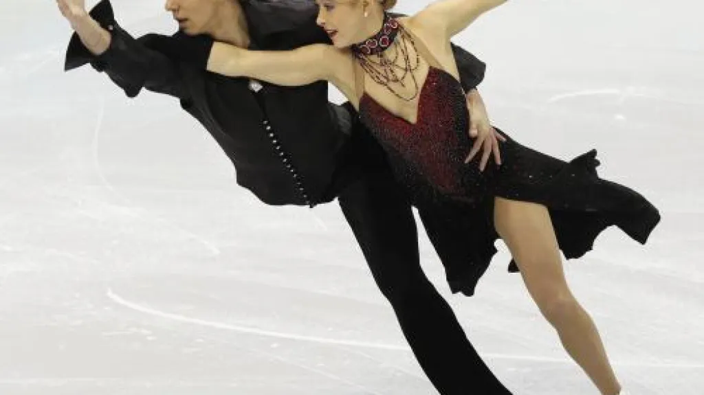 Taneční pár Jekatěrina Bobrovová a Dmitrij Solovjev