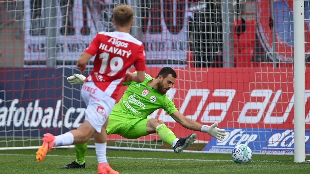 Michal Hlavatý skóruje proti Českým Budějovicím