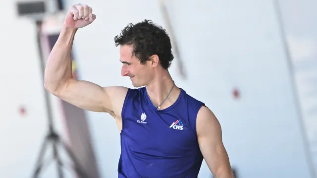 Ondra vybojoval na náročné stěně bronz v boulderingu