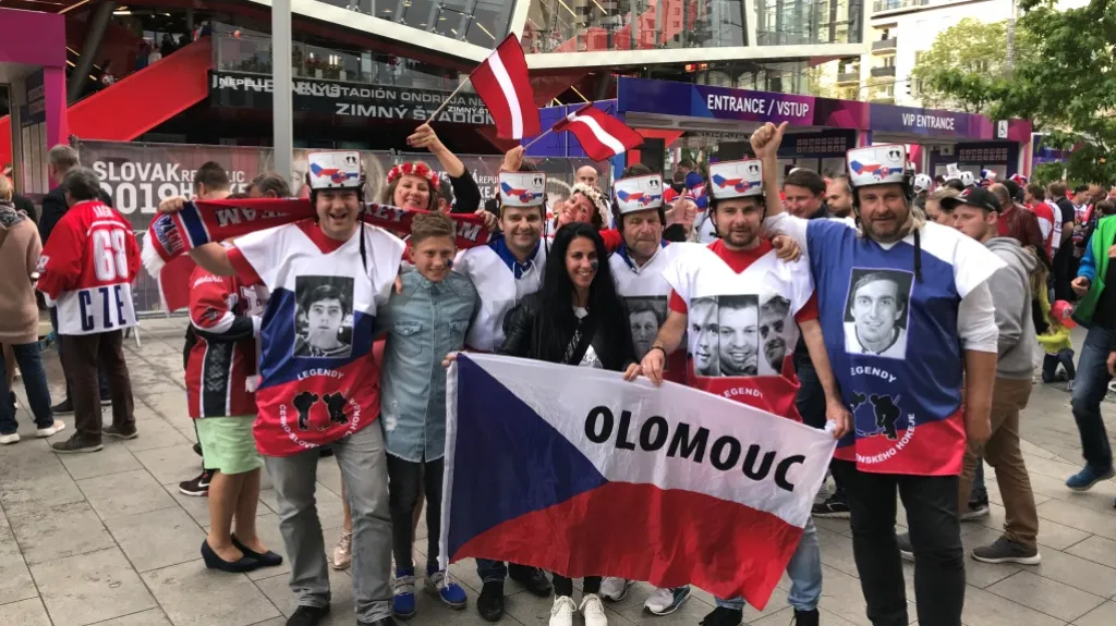 Čeští fanoušci vládnou Bratislavě