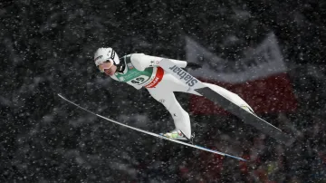 Závěr závodu skokanů v Zakopaném ve složitých podmínkách